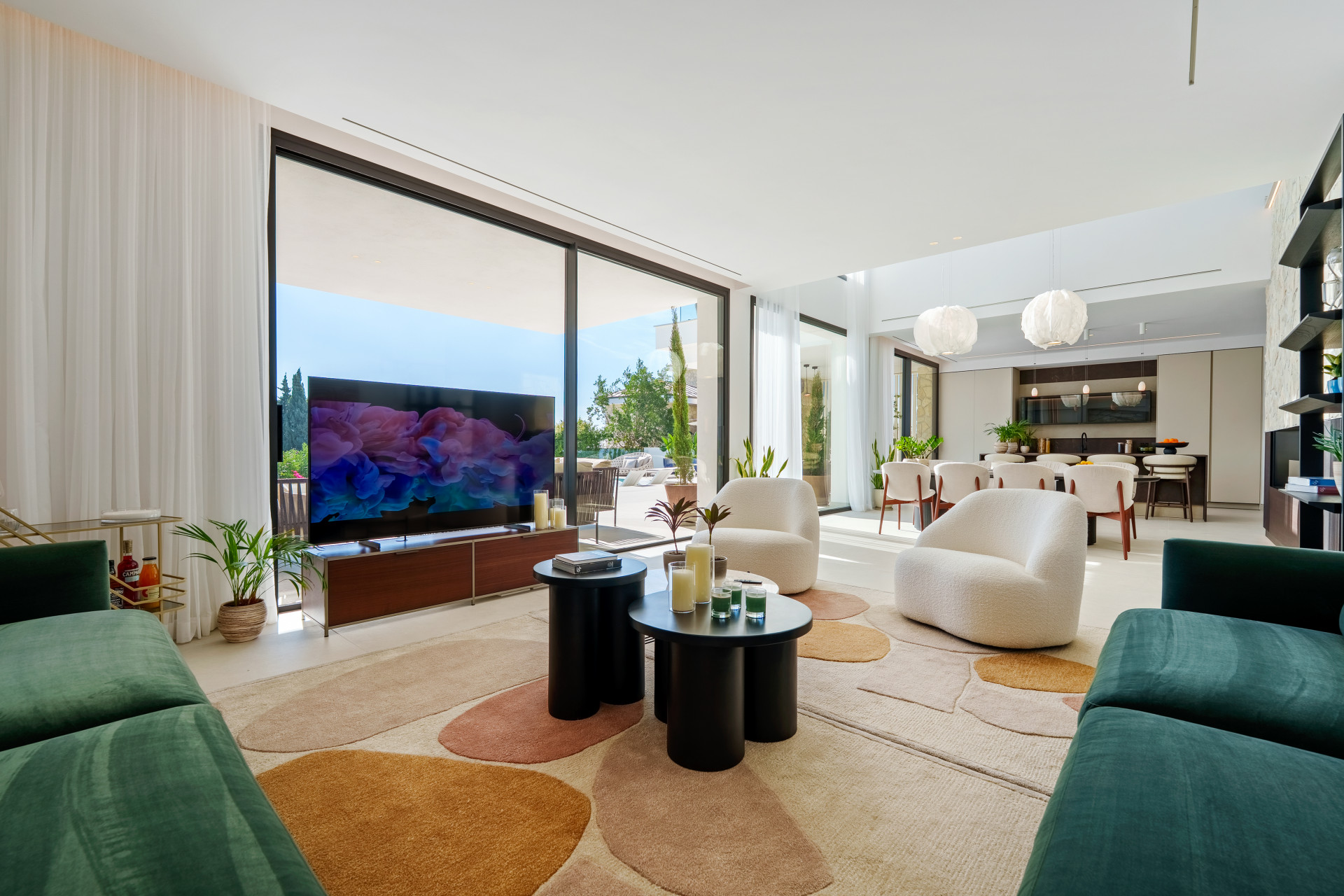 Villa contemporánea de lujo en venta en La Quinta, Marbella, con vistas panorámicas al mar y la montaña