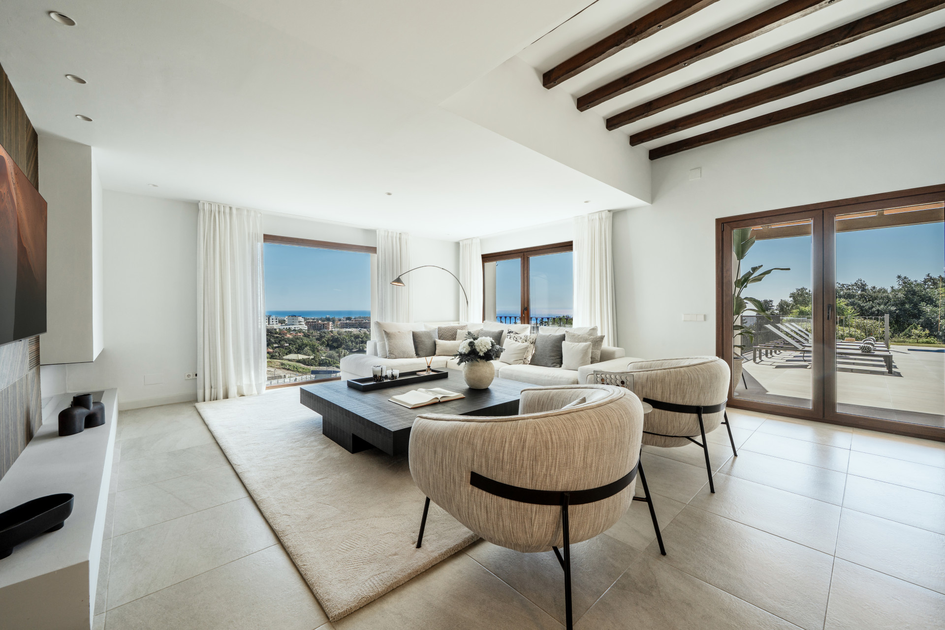 Panoramic Sea Views and Tranquil Living Surrounded by Nature