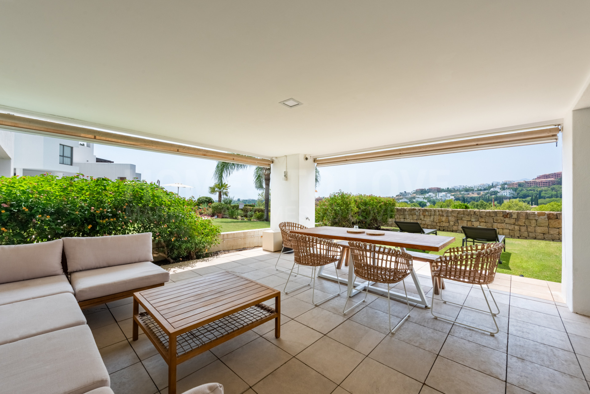 Stylish garden apartment with views to Hotel Villa Padierna, the golf course and the sea!