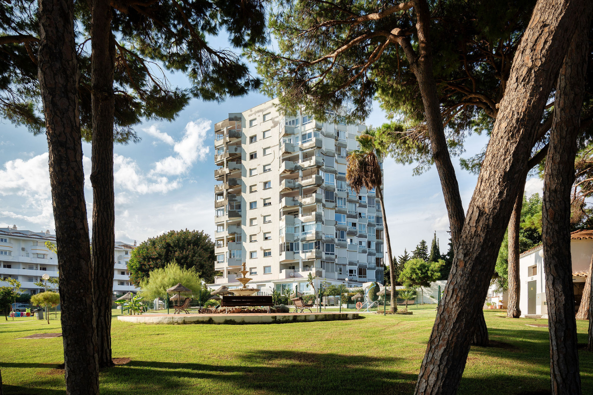 Welcome to this frontline beach studio in Calahonda!