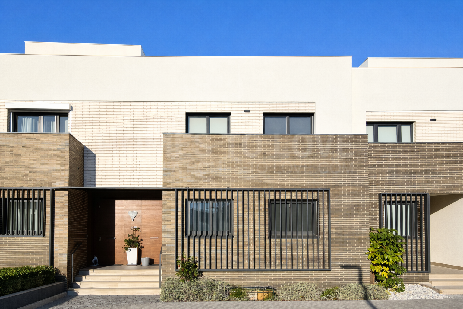 Modern Townhouse with stunning views in the urbanization Hoyo 17 in San Roque Club