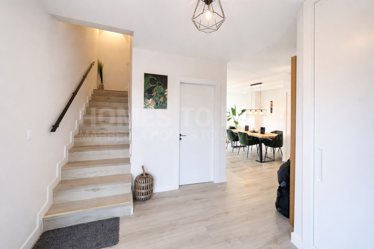 Modern Townhouse with stunning views in the urbanization Hoyo 17 in San Roque Club