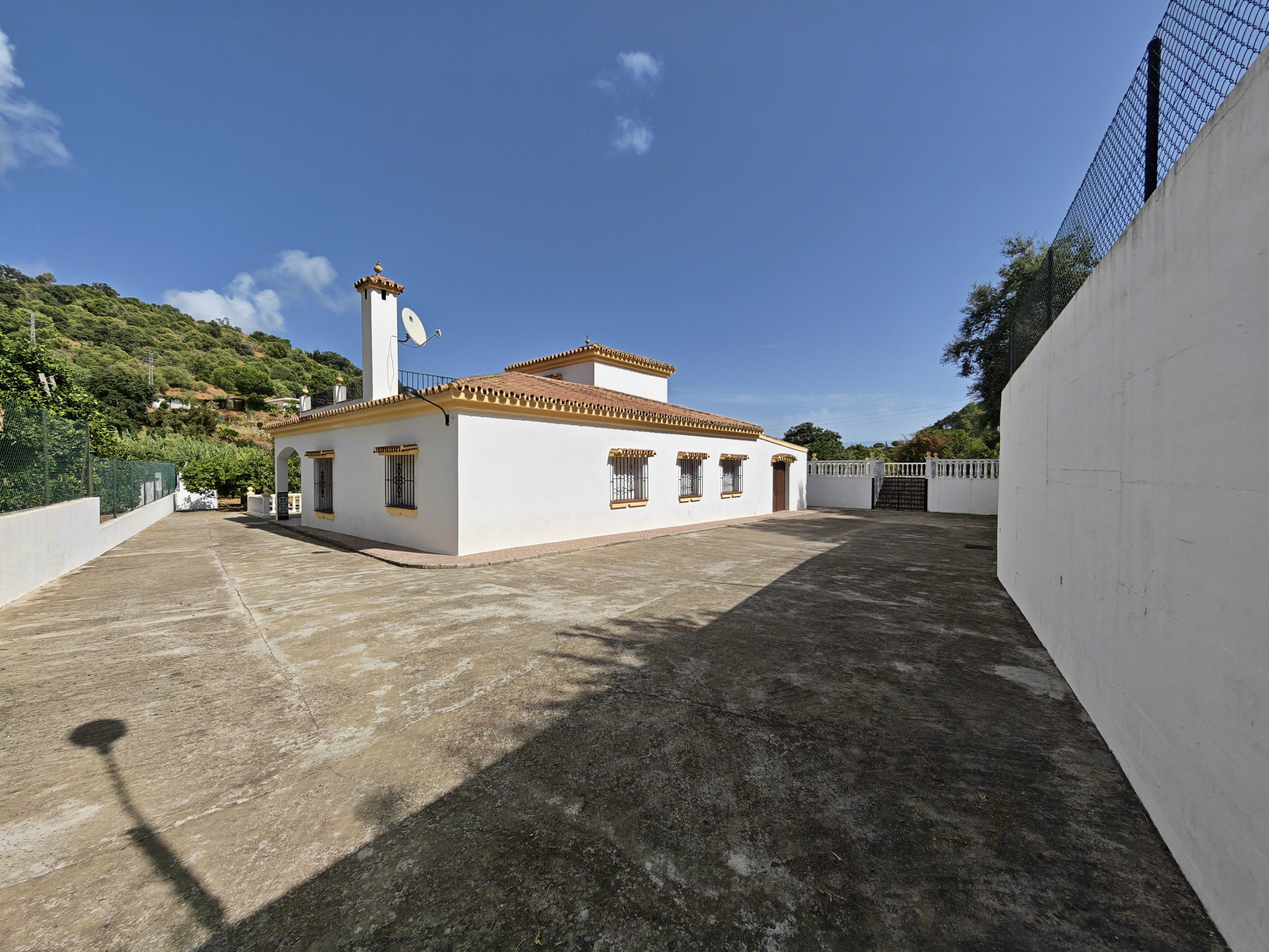 Villa in Estepona East