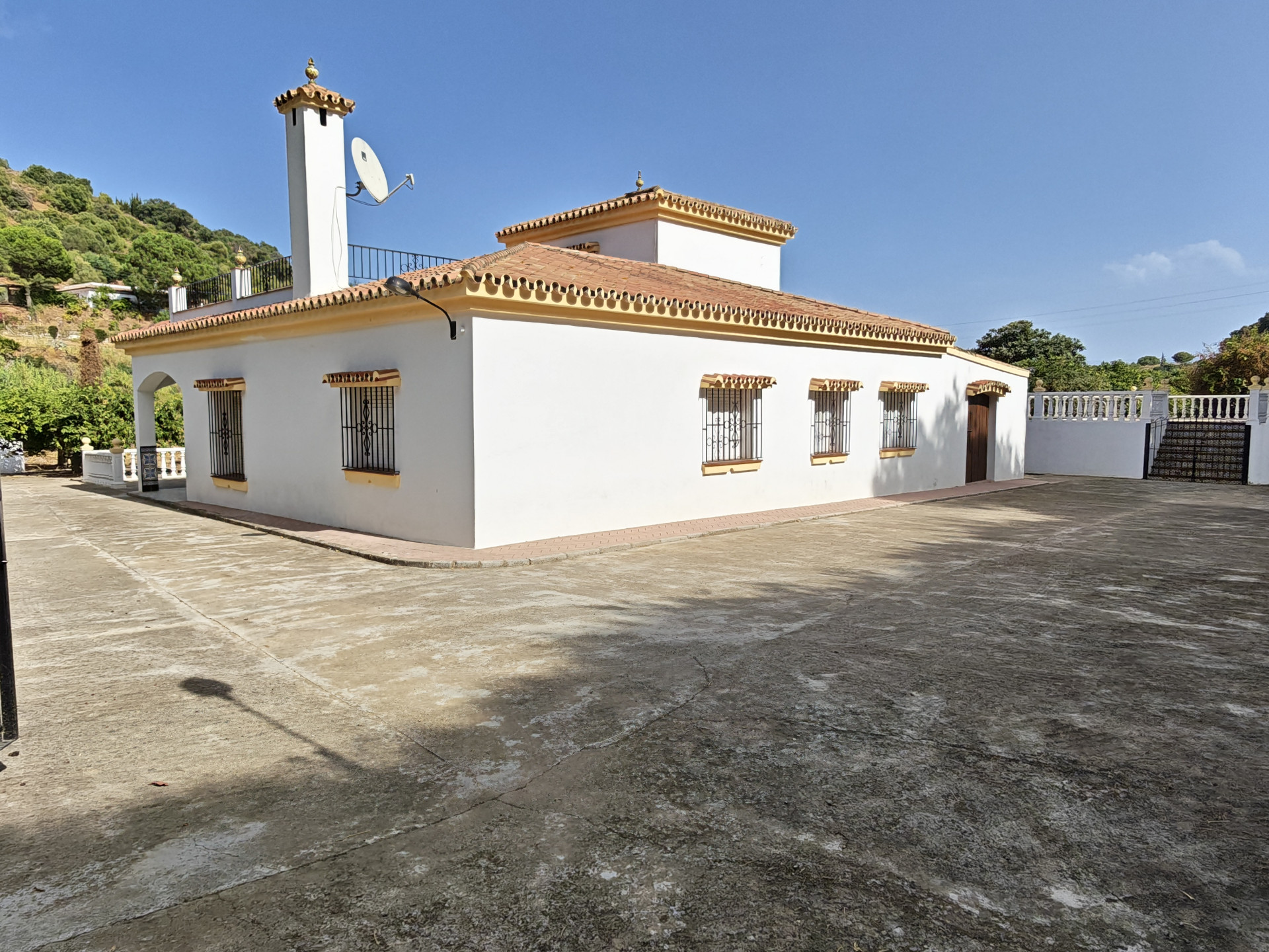 Villa in Estepona East