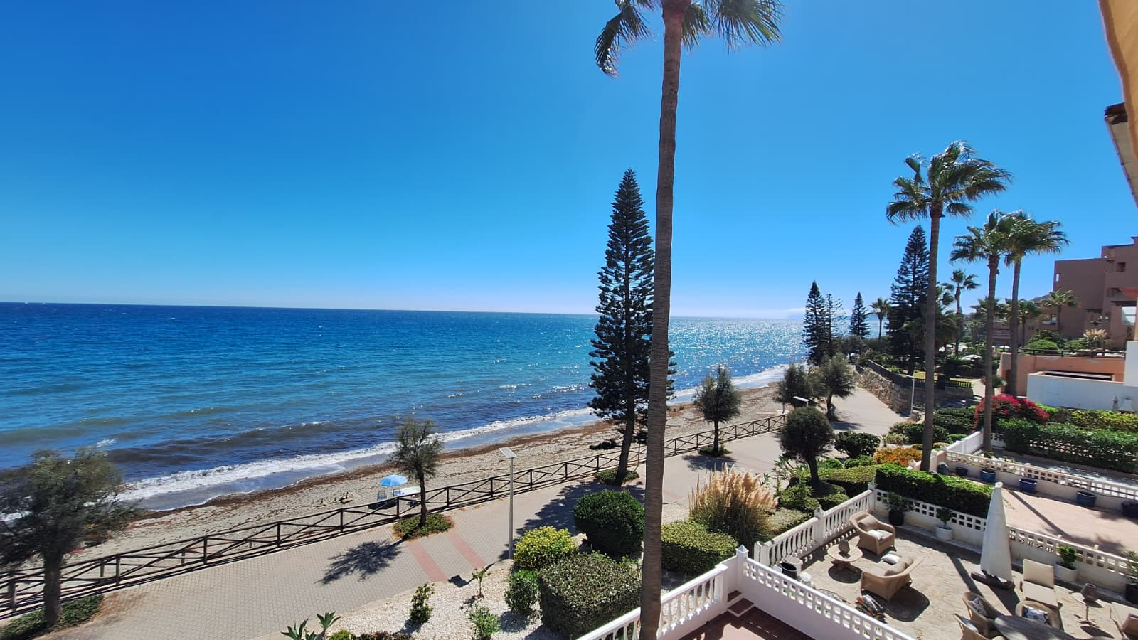 Apartment in Estepona West