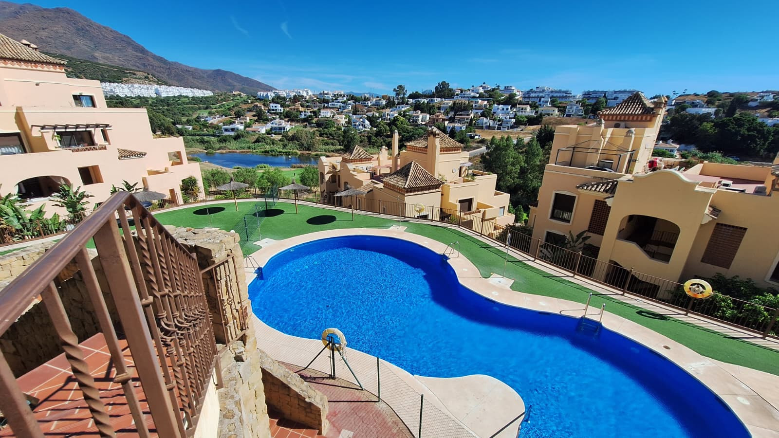 Apartment in Estepona West