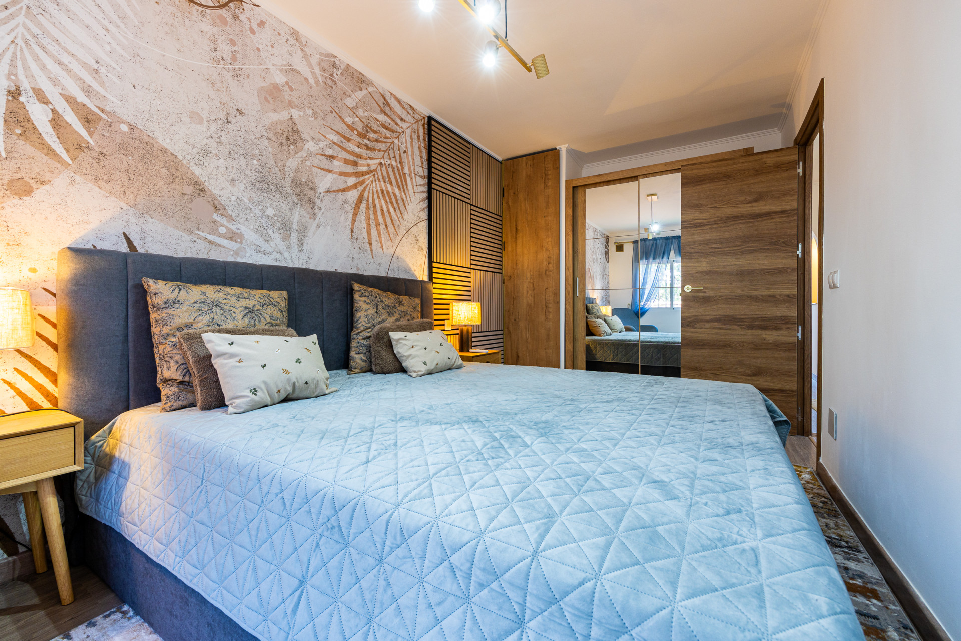Renovated Corner Townhouse with Panoramic Sea Views & Independent Studio