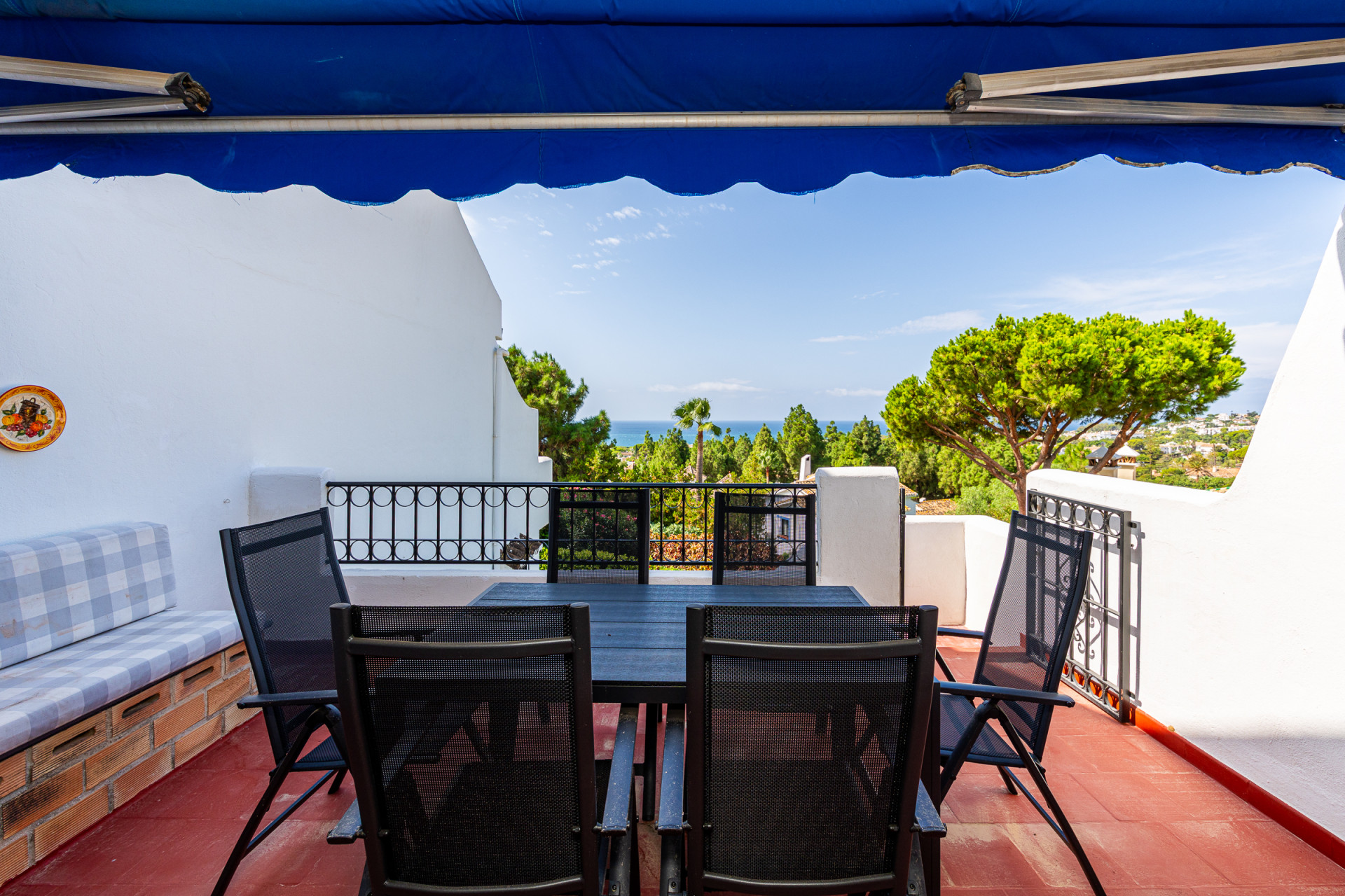 Renovated Corner Townhouse with Panoramic Sea Views & Independent Studio