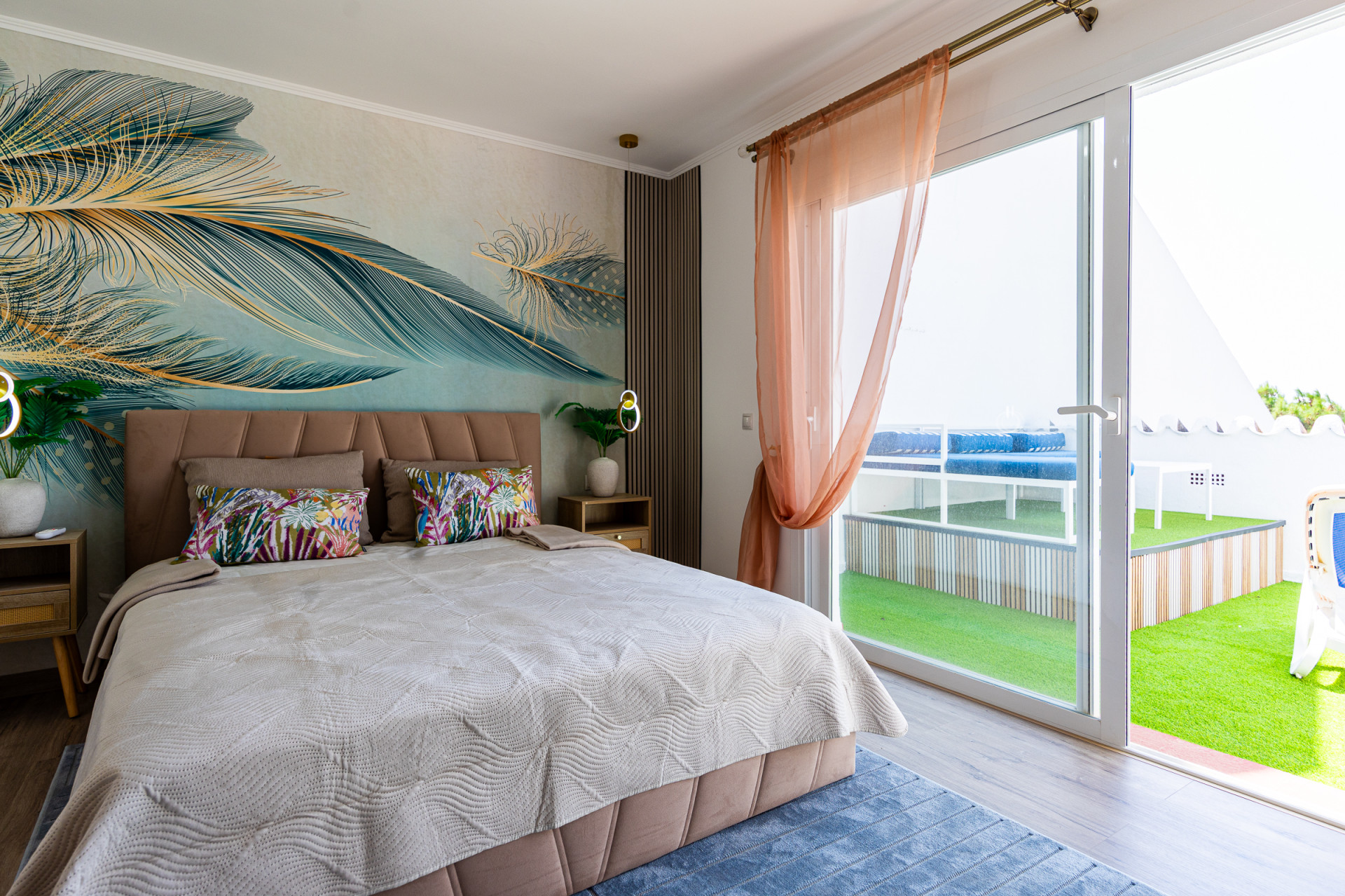 Renovated Corner Townhouse with Panoramic Sea Views & Independent Studio