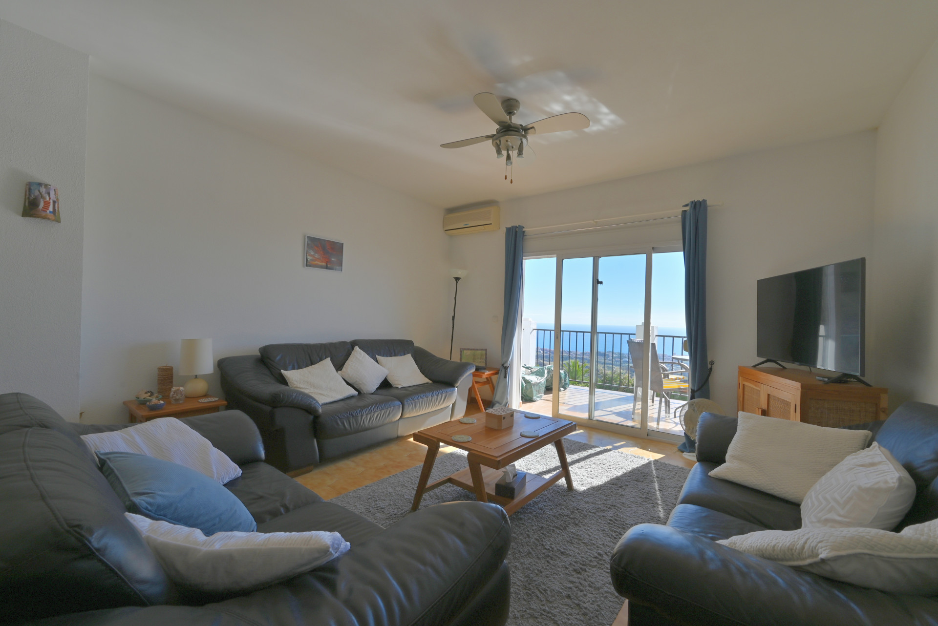 Apartment in Mijas Costa - Image 2
