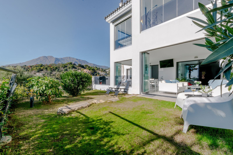 Large luxury ground floor apartment with garden and fantastic sea view - Luxury Ground Floor Apartments With Views