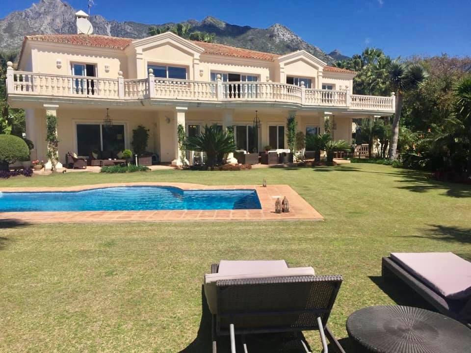 Luxurious villa with sea views in the most desirable location in Golden Mile...