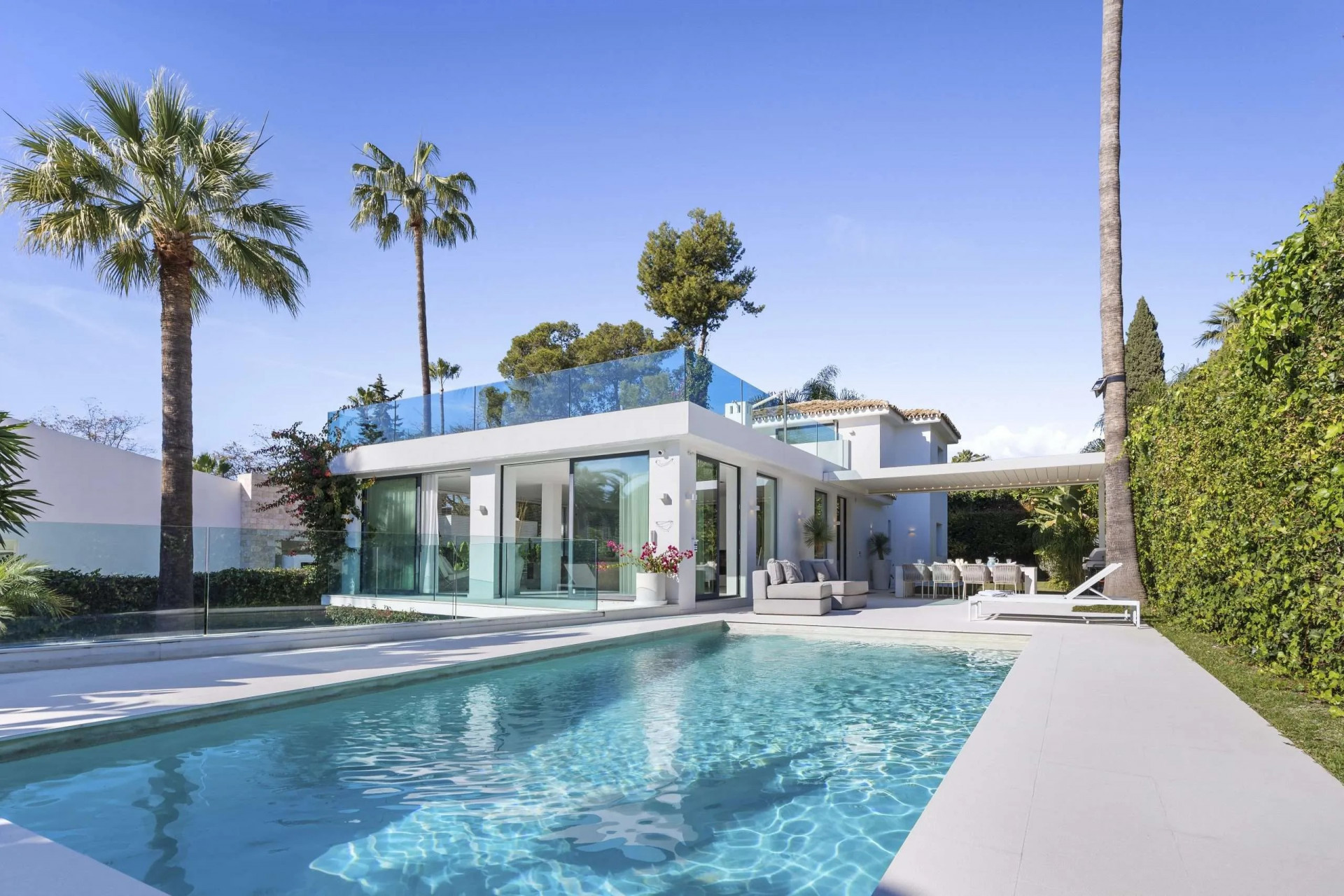 Luxury villa blending modern elegance and timeless charm in the heart of Las Brisas