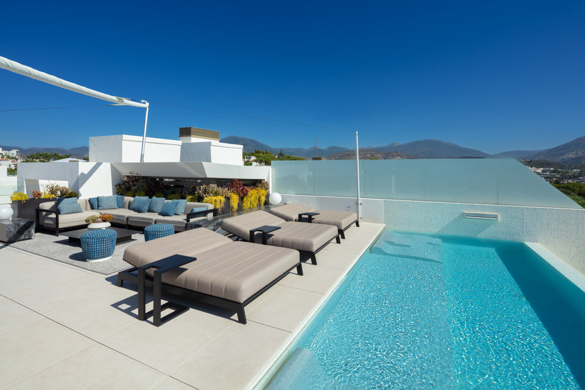 Newly-constructed modern semi-detached villa in Nueva Andalucía