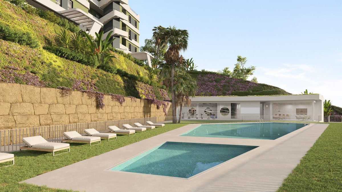 Duplex with generous outdoor areas next to golf course and just 5 minutes from La Cala