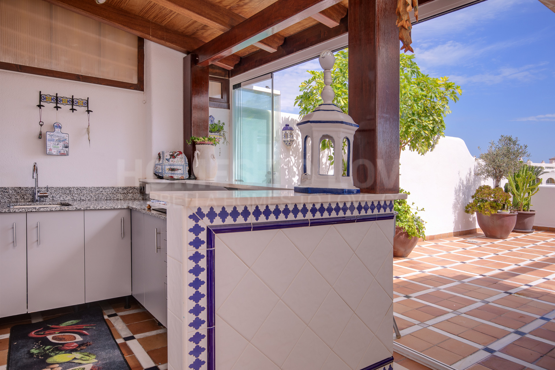 Ático-dúplex con una increíble terraza y vistas panorámicas en el corazón de Puerto Banús