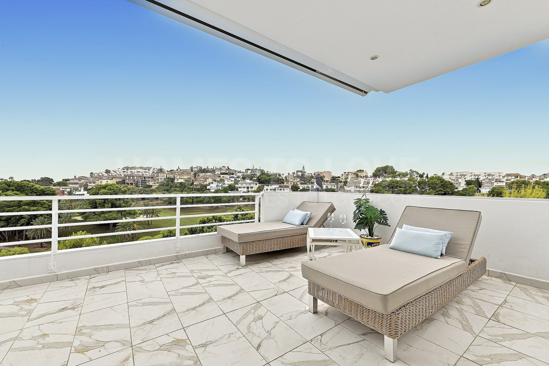 Beautiful 3-Bedroom Top Floor Apartment with Golf, Sea & Mountain Views – Golf Resort Torrequebrada