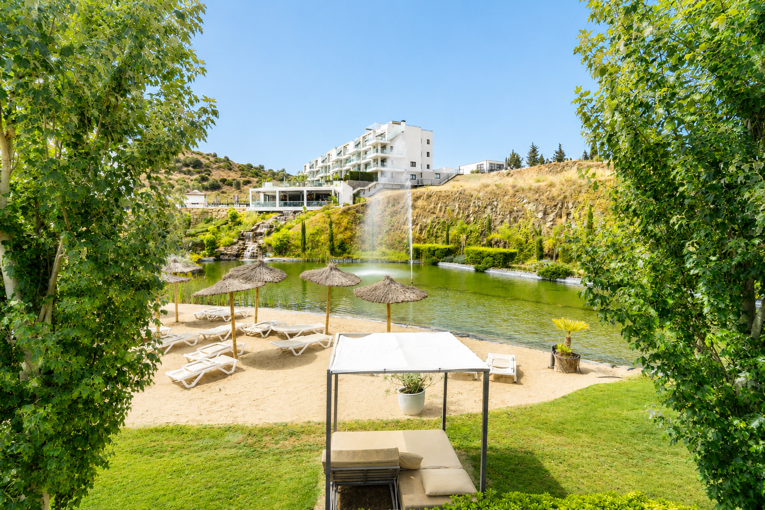 Modern 3-Bedroom Apartment with VFT Licence at Hacienda del Sueño, Mijas