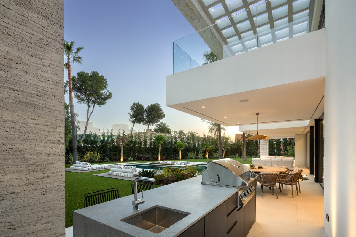 Stunning Modern Villa in Atalaya Rio Verde, Nueva Andalucía, Marbella