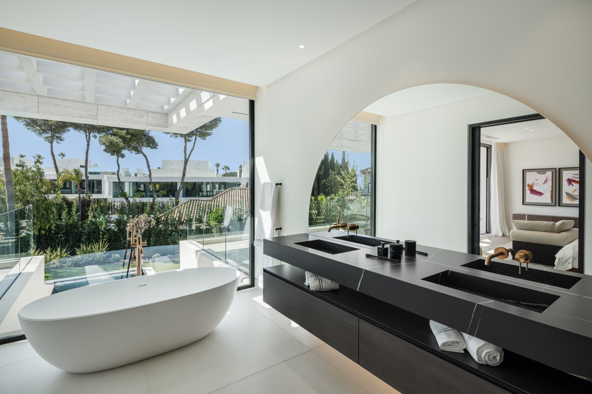 Stunning Modern Villa in Atalaya Rio Verde, Nueva Andalucía, Marbella