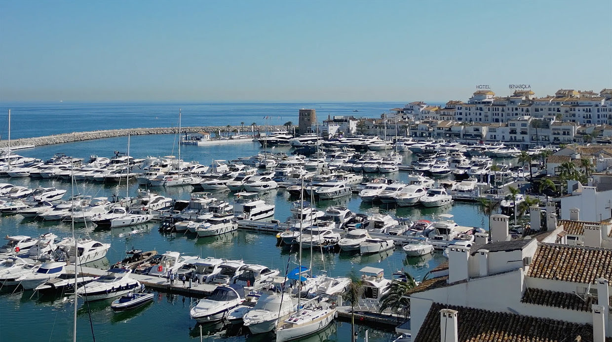 3-bedroom penthouse in Estepona West