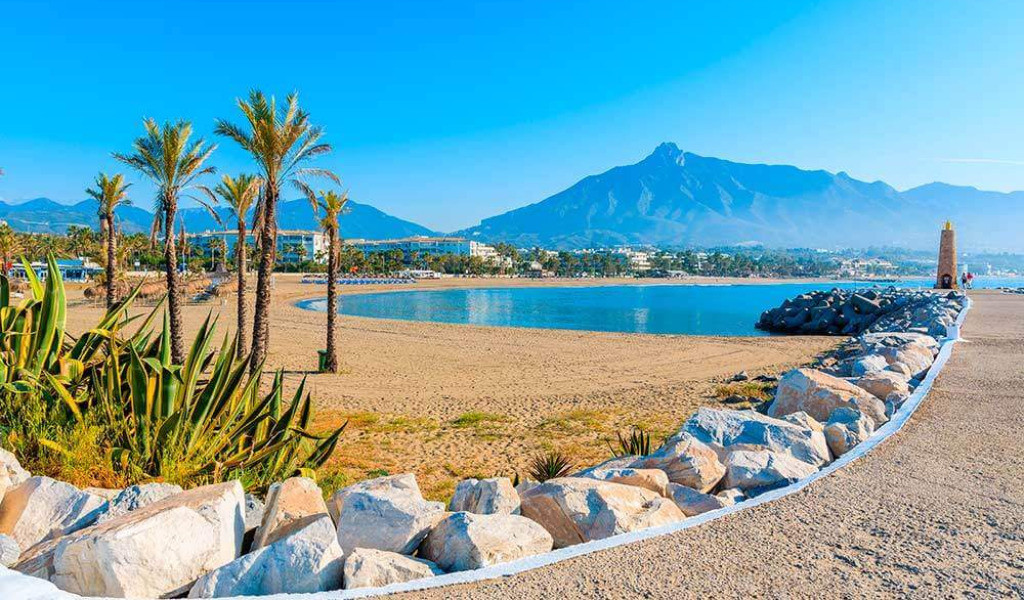 3-bedroom penthouse in Estepona West
