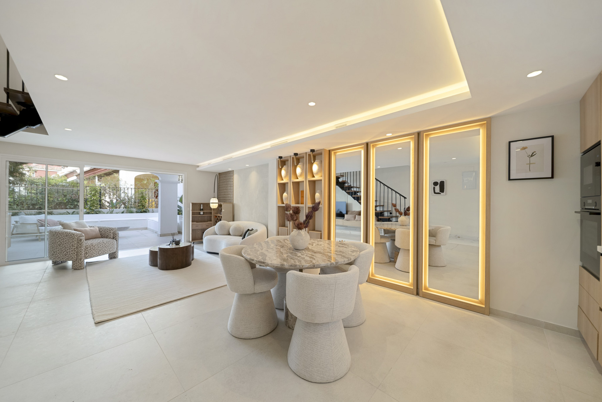 Luxury 3 bedroom townhouse 5 minutes walking to Puente Romano Golden Mile, Marbella