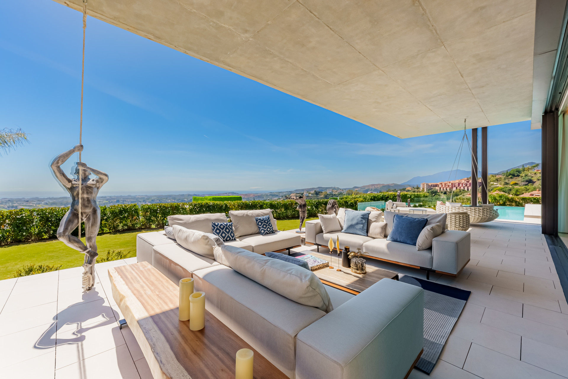 Expansive luxury villa for sale in La Quinta, Benahavis with indoor spa.