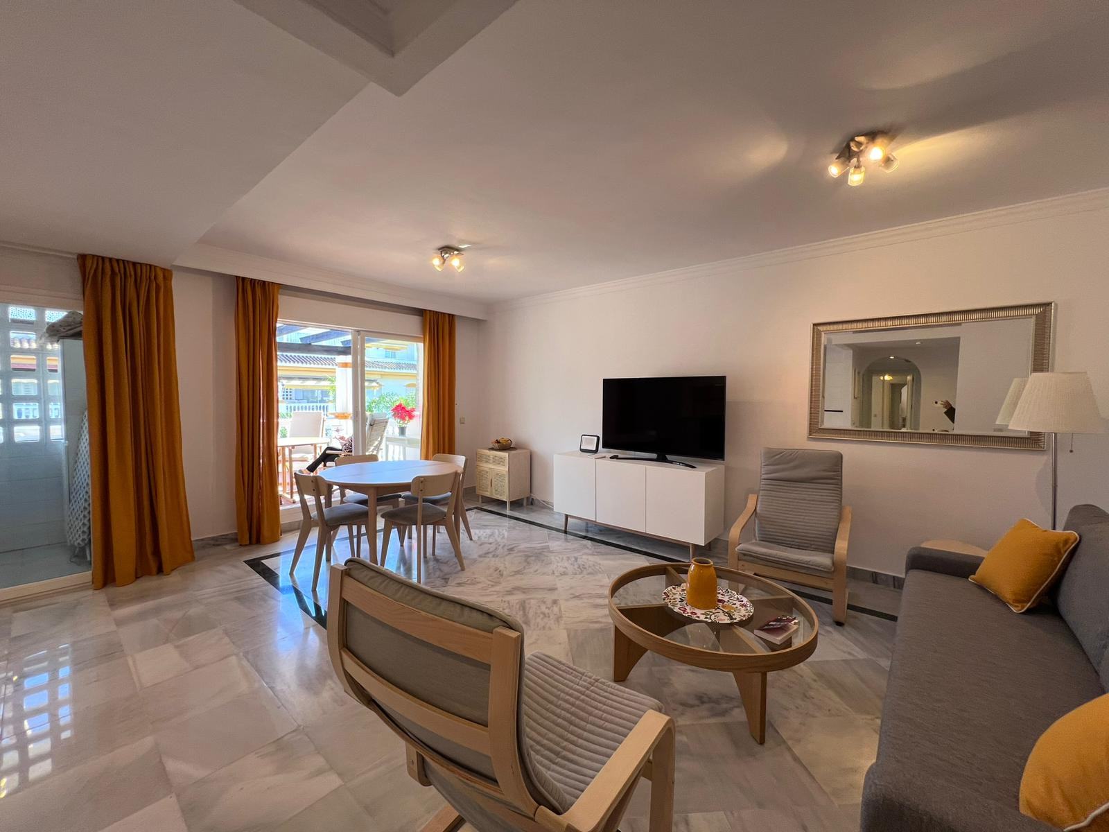 Two-bedroom apartment with mountain-view terrace