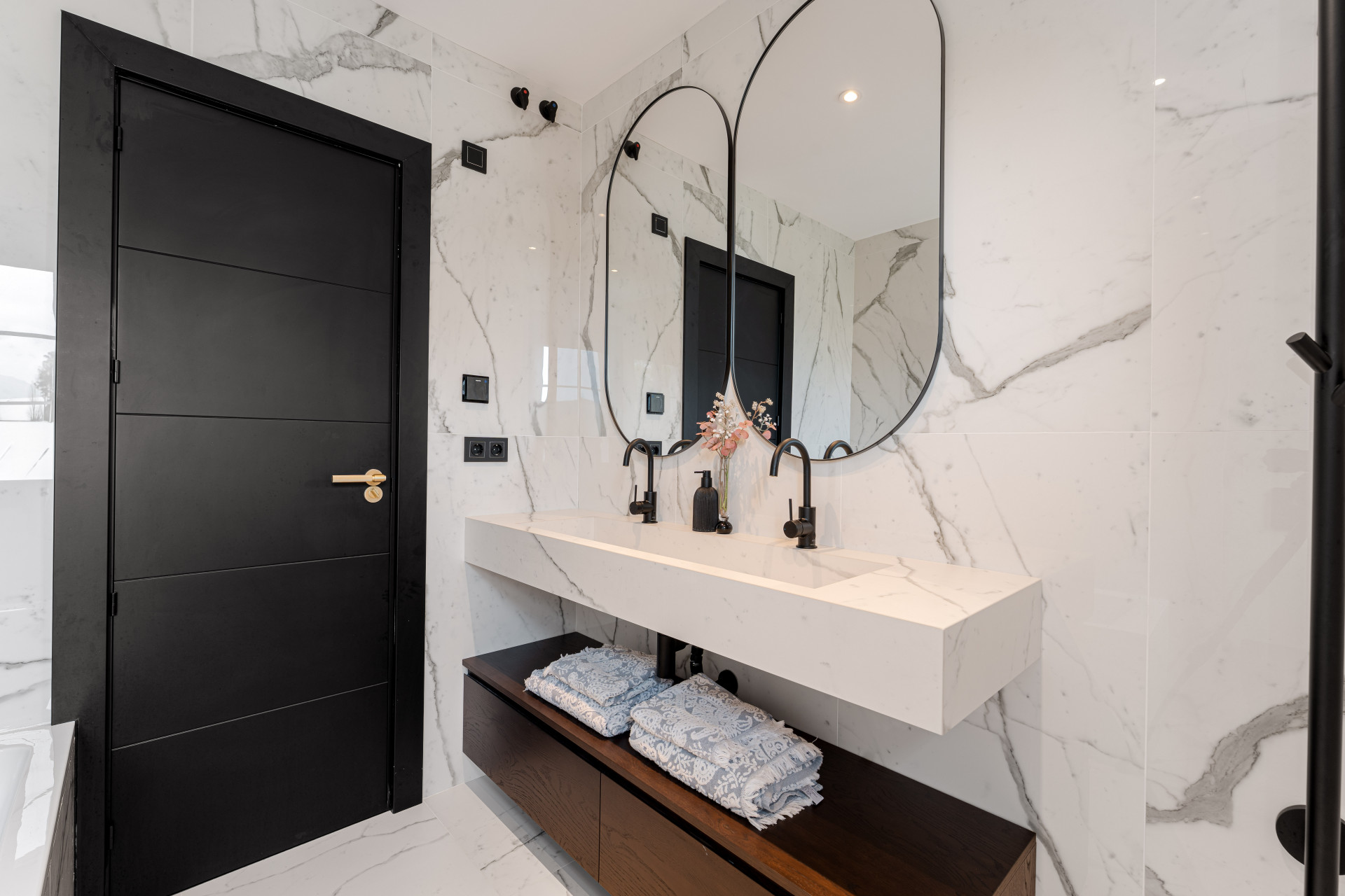 Elegant Contemporary Villa for Sale in Estepona East