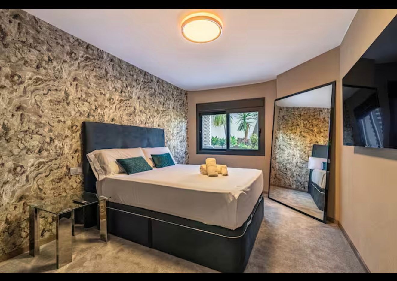 Elegant modern 3-bedroom apartment for rent on Marbella’s Golden Mile