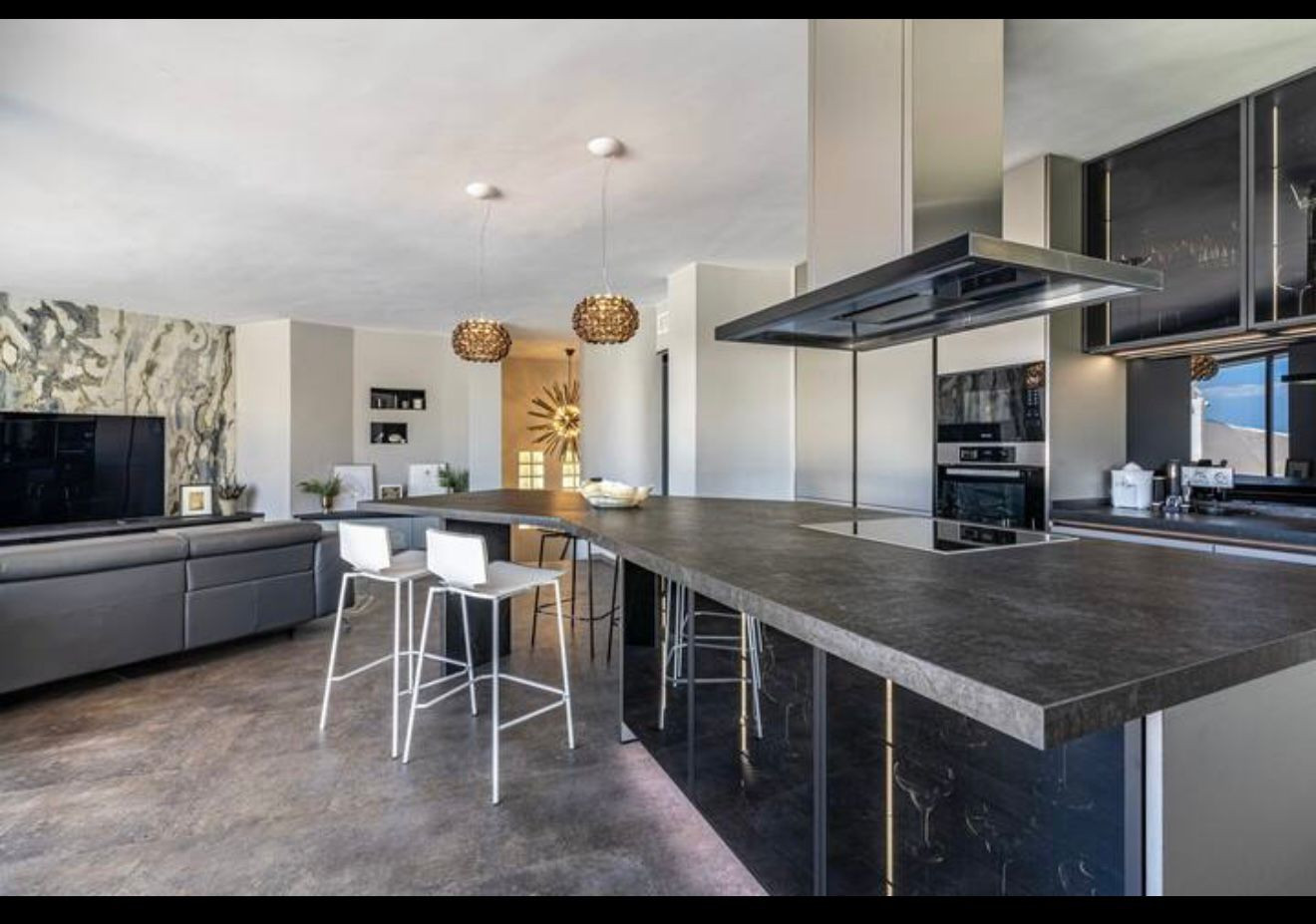 Elegant modern 3-bedroom apartment for rent on Marbella’s Golden Mile