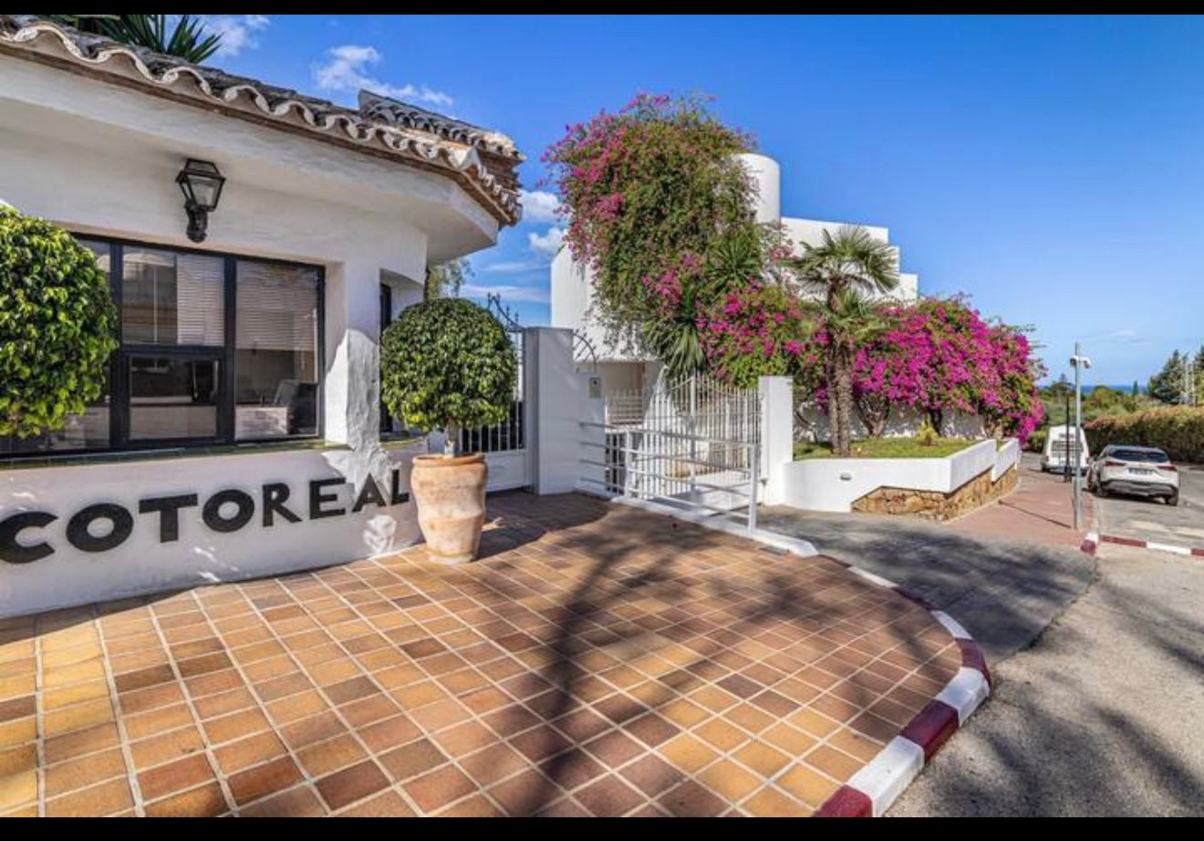 Elegant modern 3-bedroom apartment for rent on Marbella’s Golden Mile