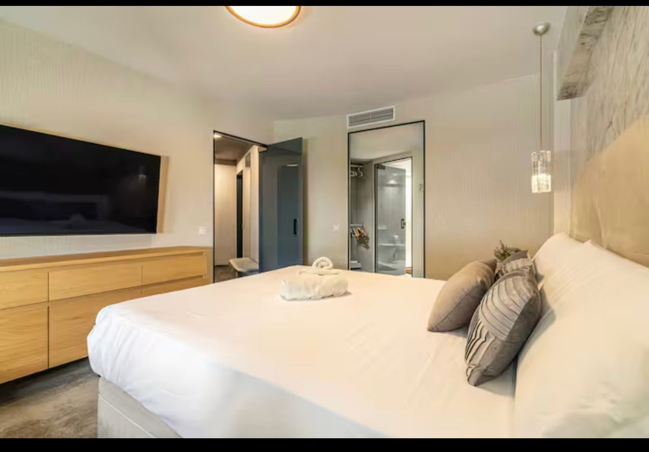 Elegant modern 3-bedroom apartment for rent on Marbella’s Golden Mile