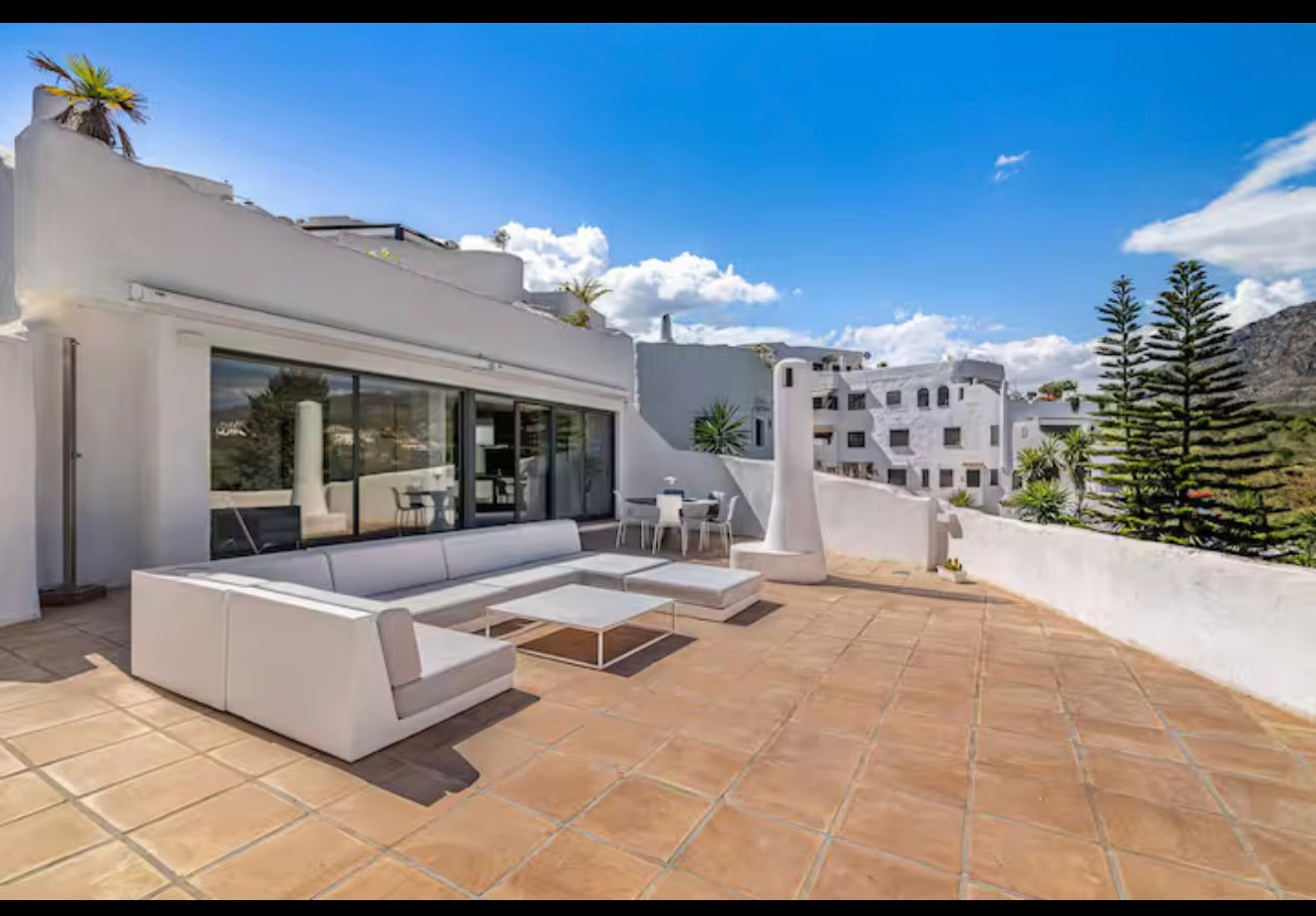 Elegant modern 3-bedroom apartment for rent on Marbella’s Golden Mile