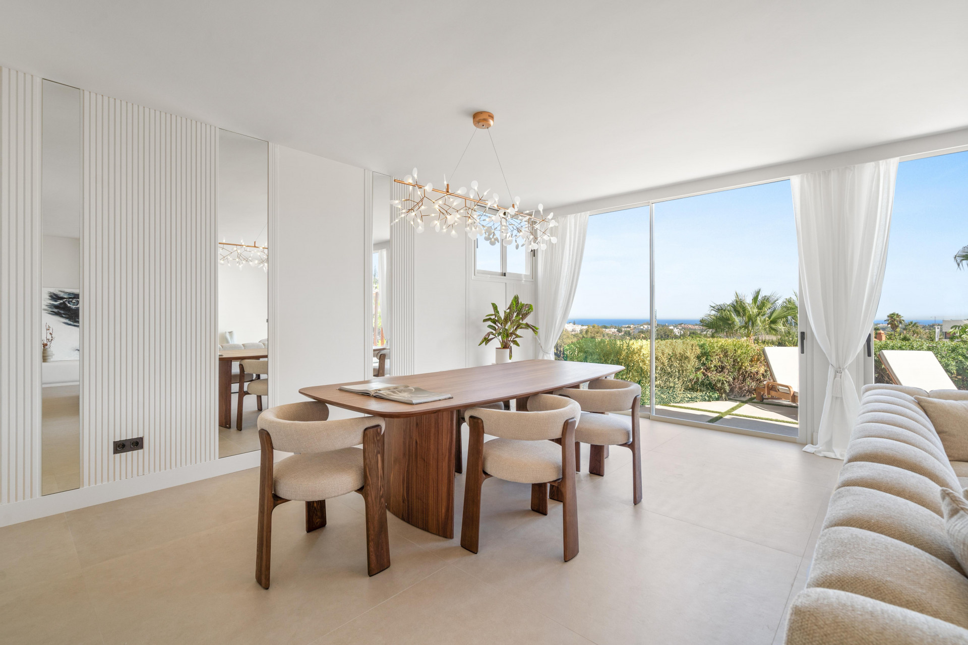 Elegant Modern Apartment for Sale in Les belvedere, Nueva Andalucia Marbella