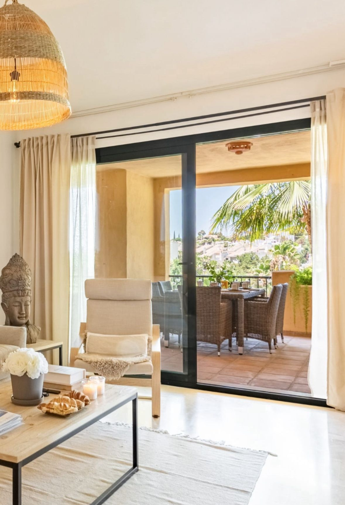 Bright 2-bed apartment with terrace and views