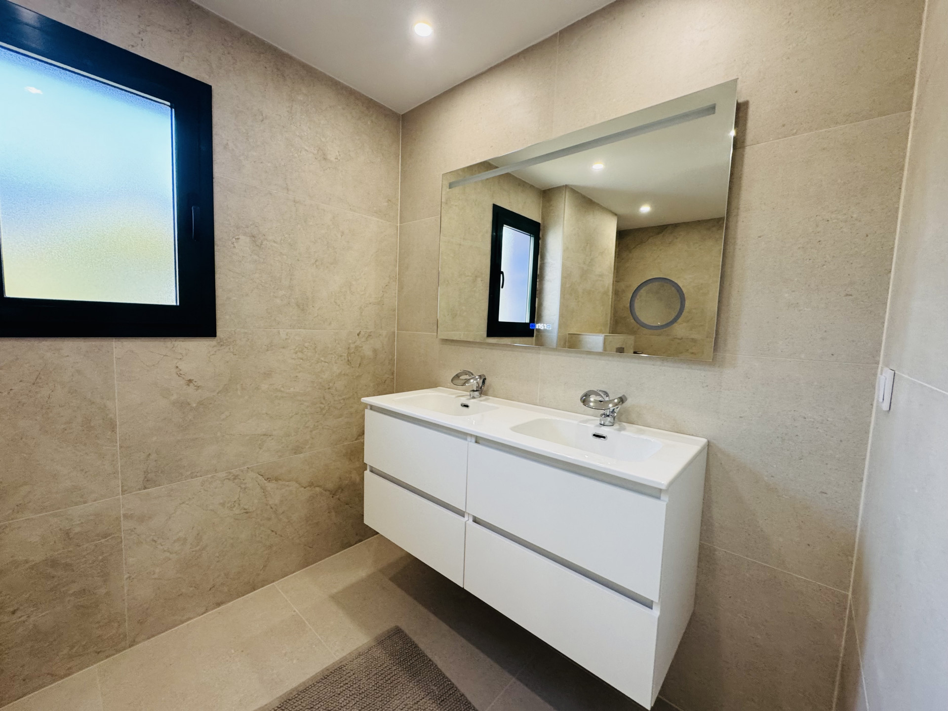 Luxury apartment in San Pedro beachside