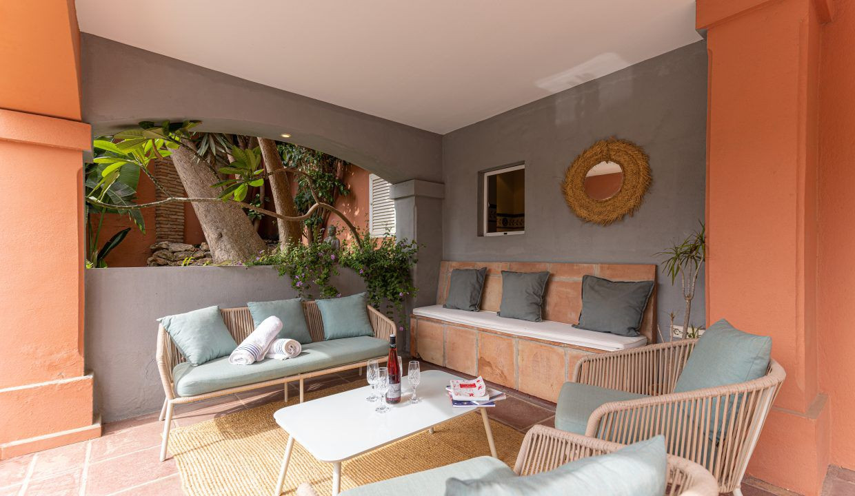 Villa con 4 dormitorios, piscina privada 15 minutos andando a Puerto Banus, Marbella