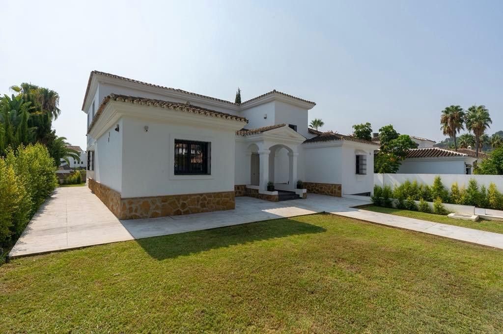 Villa de lujo de 6 dormitorios en Nueva Andalucía