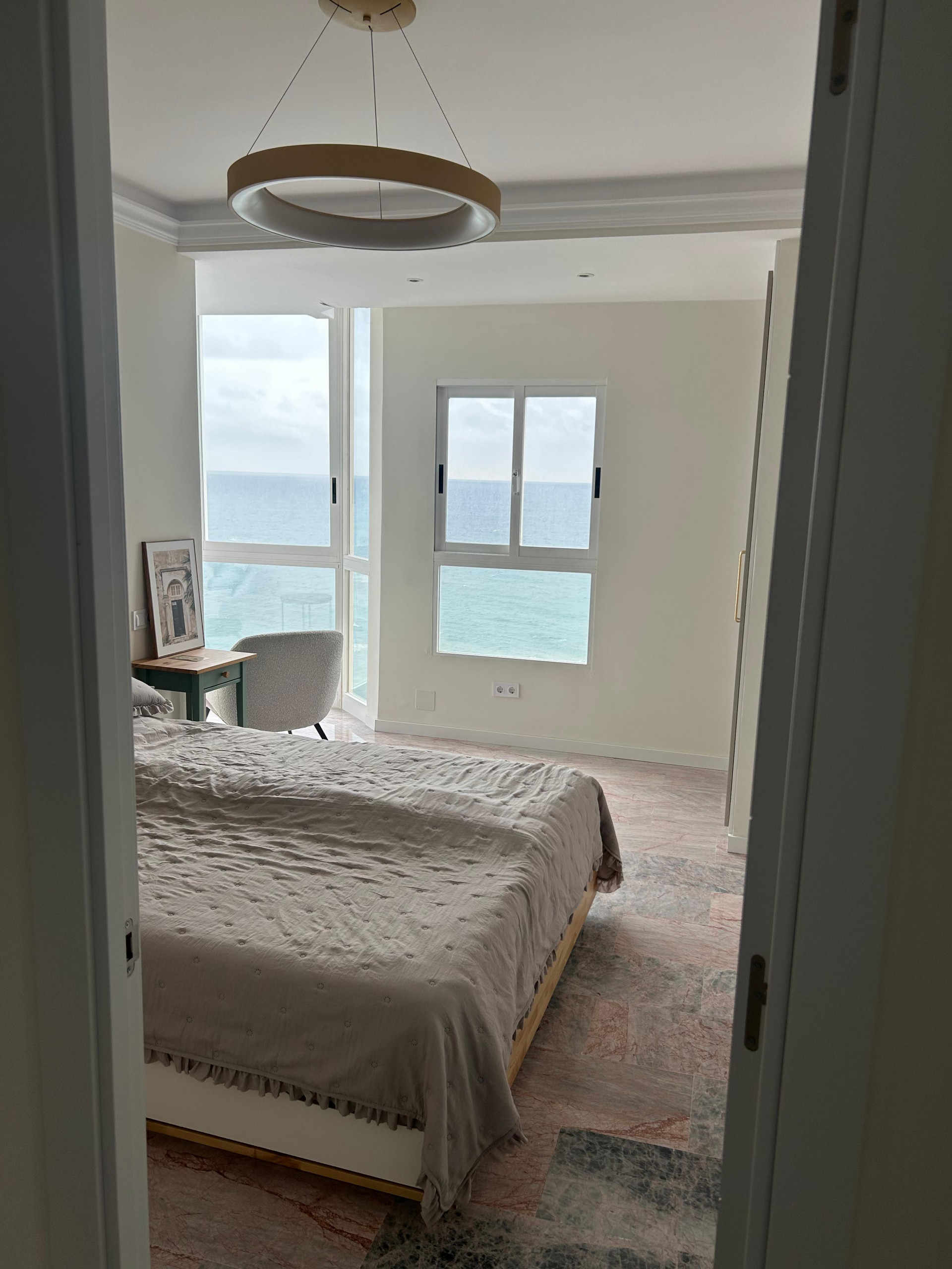 Modern seaside apartment with panoramic views in Sitio de Calahonda