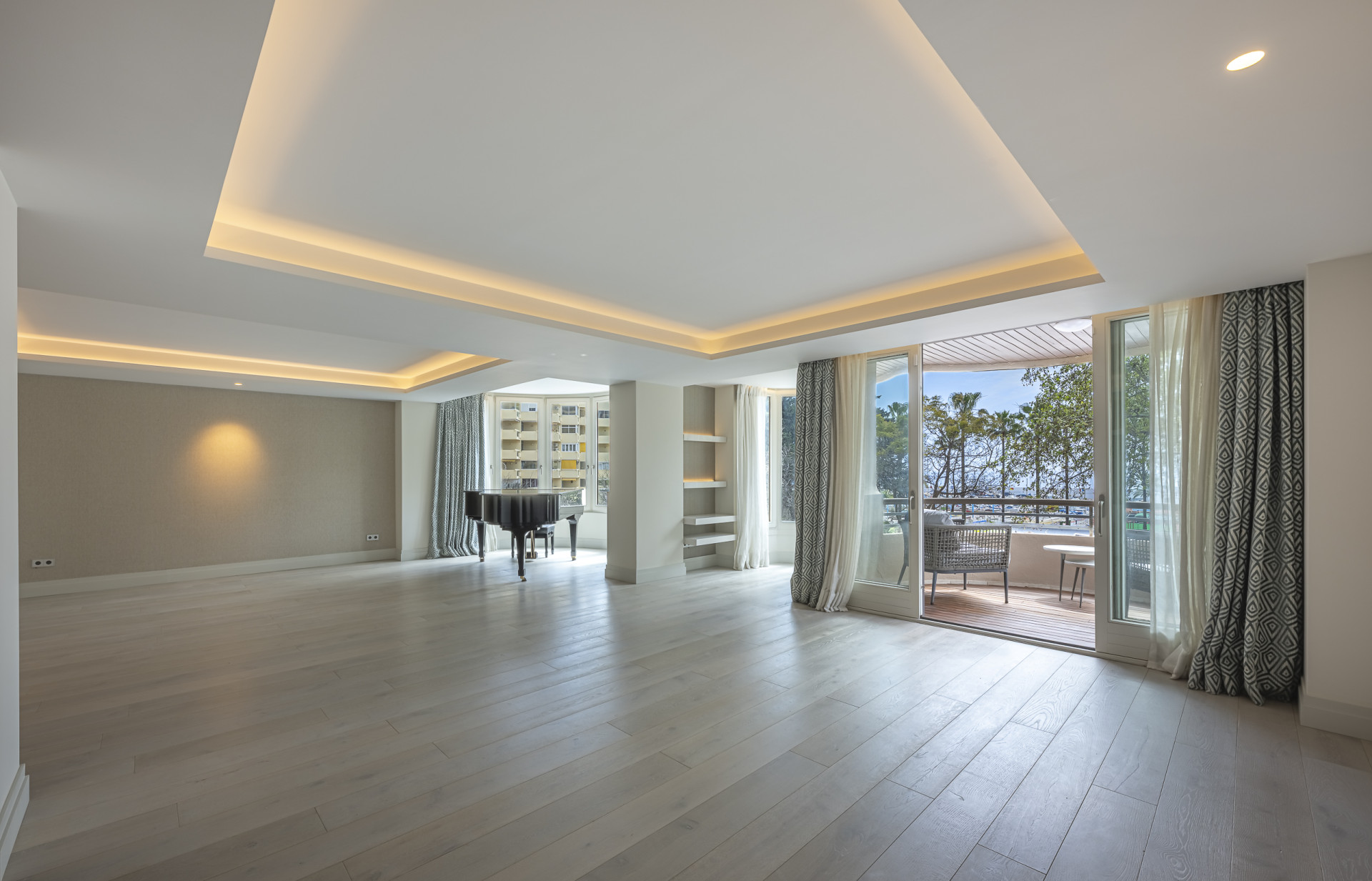 2-Bedroom Luxury Apartment with Sea Views in Marbella Centre