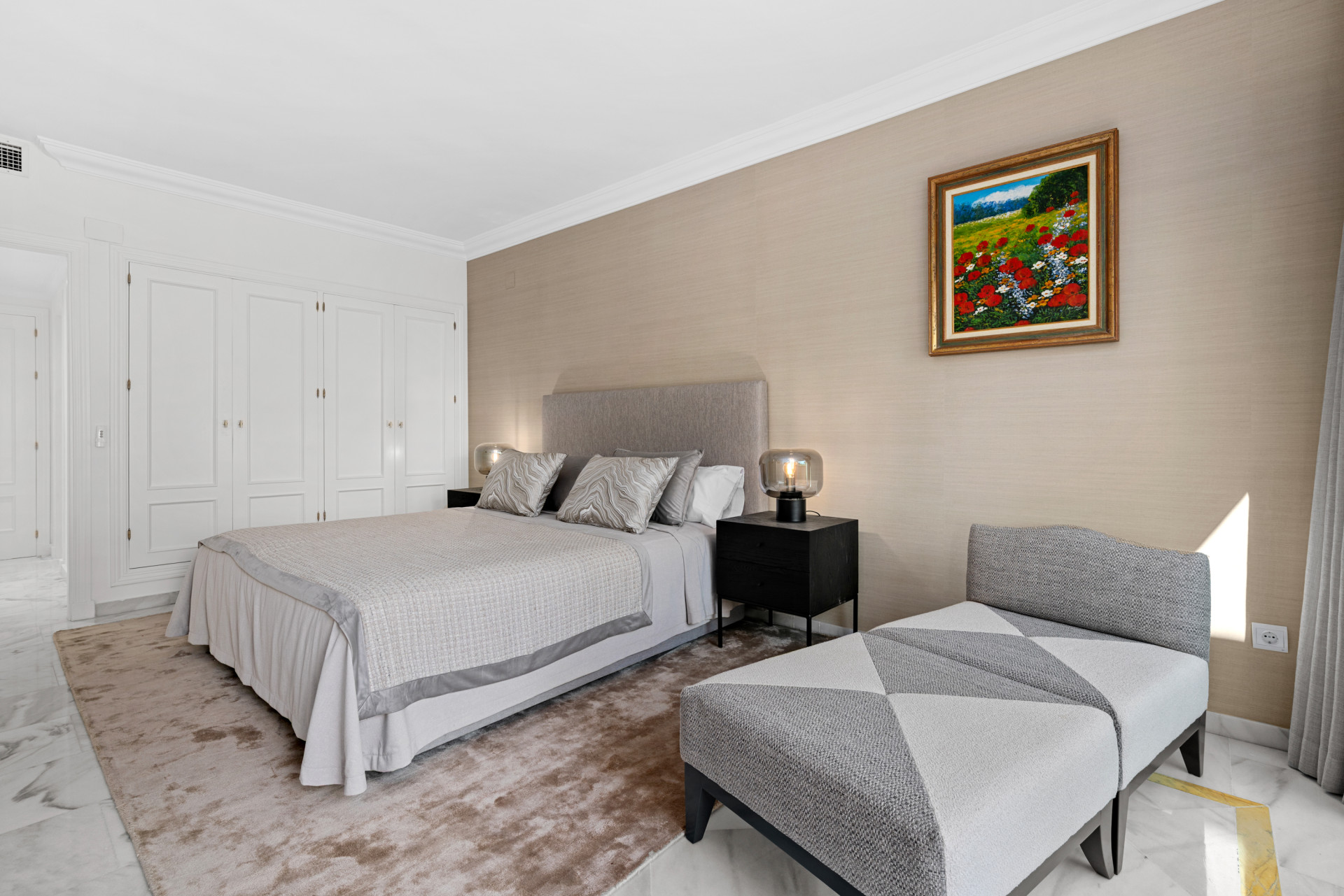 Beautifully Renovated Three-Bedroom Apartment in Magna, Nueva Andalucía