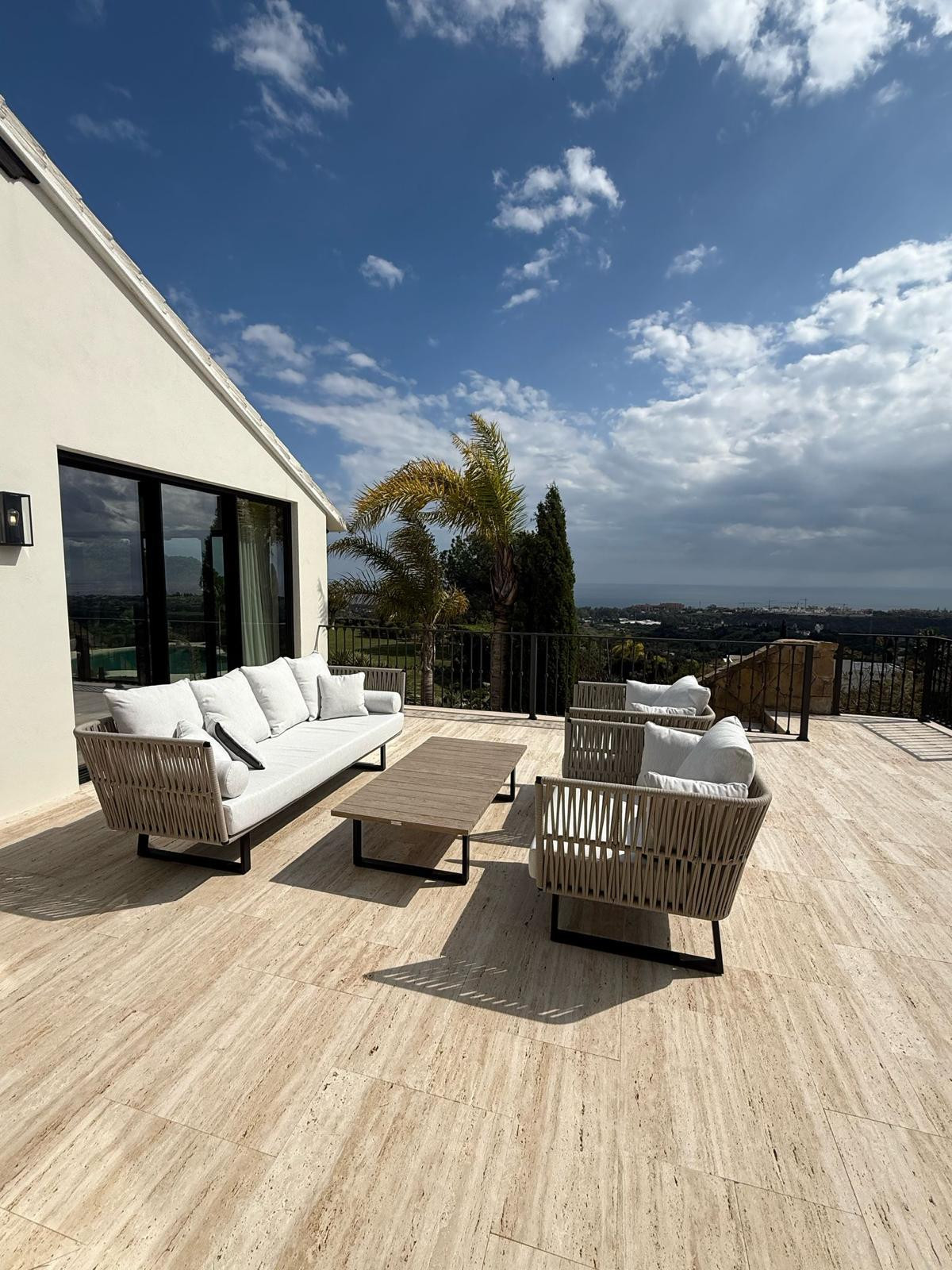 6-Bedroom Villa in El Velerín, Estepona