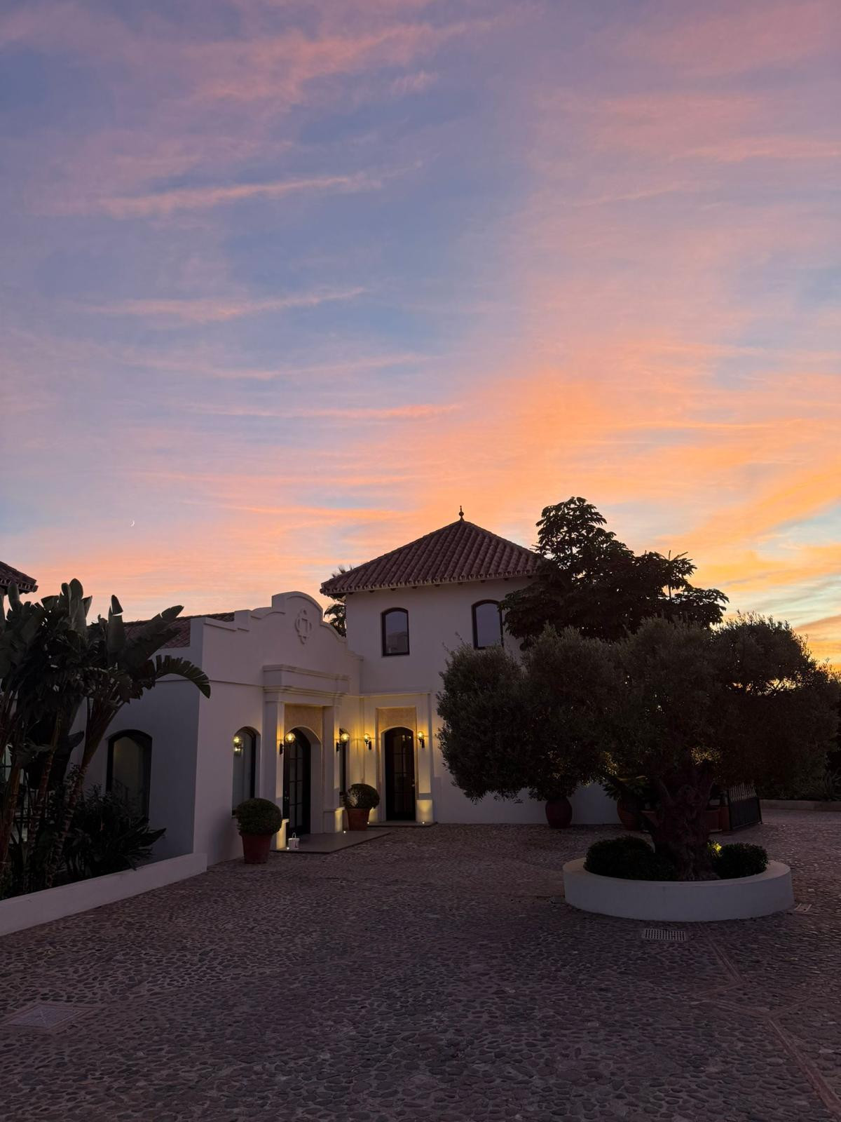 6-Bedroom Villa in El Velerín, Estepona