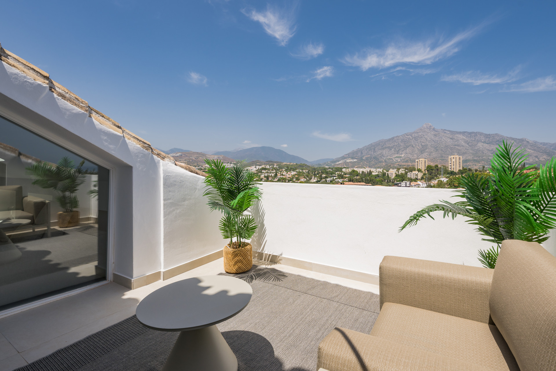 Exclusivo Ático Boutique con Ascensor Privado – Las Lolas, Nueva Andalucía