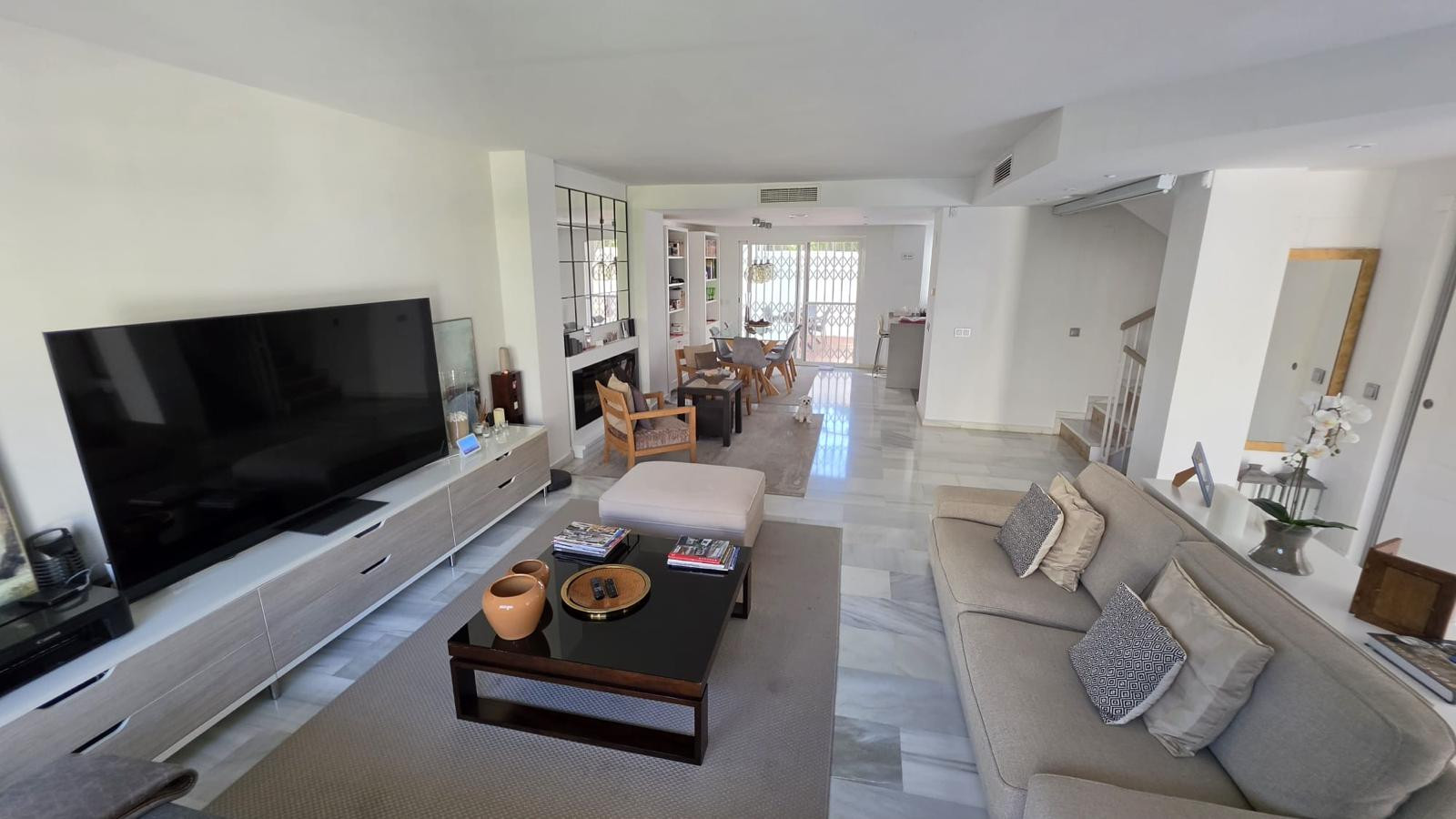 4 Bedroom Townhouse in Los Naranjos, Nueva Andalucía