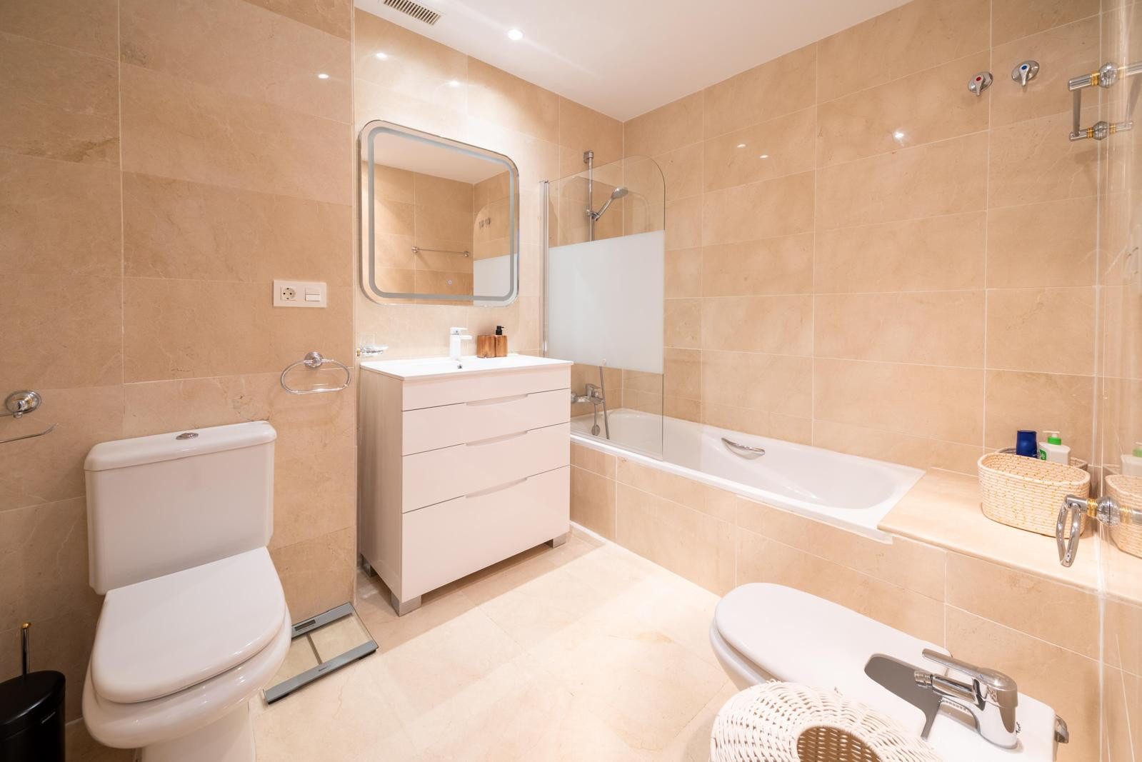 Apartamento reformado de 3 habitaciones en Las Jacarandas