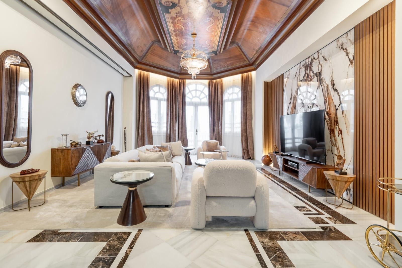 Grand Palace with 8 Suites in Urb. Atalaya Río Verde