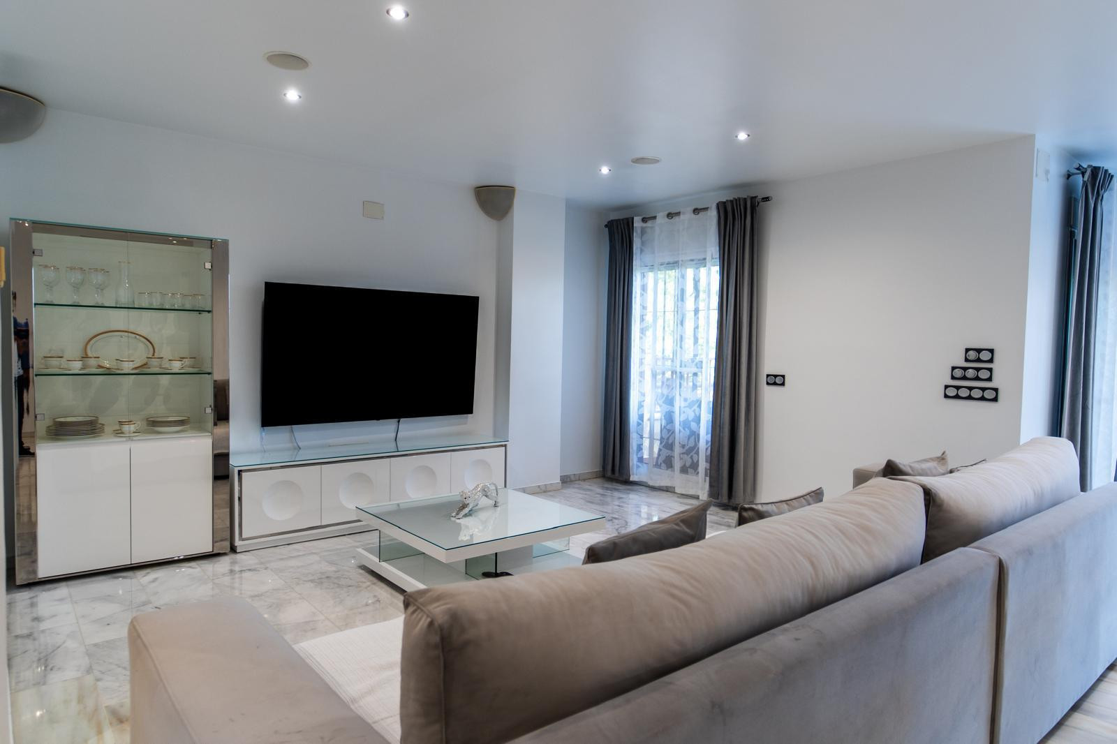 Luxury 4 Bedroom Villa in Urb. La Reserva de Marbella Description